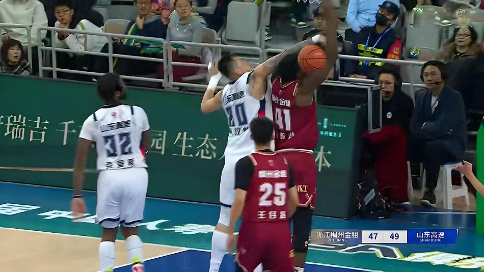 球速体育首页-惊险1分险胜!CBA杯第1支4强出炉:陈林坚闪耀1战,强硬3分制胜!